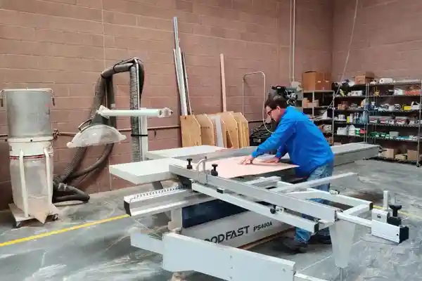 Wood cutting workshop